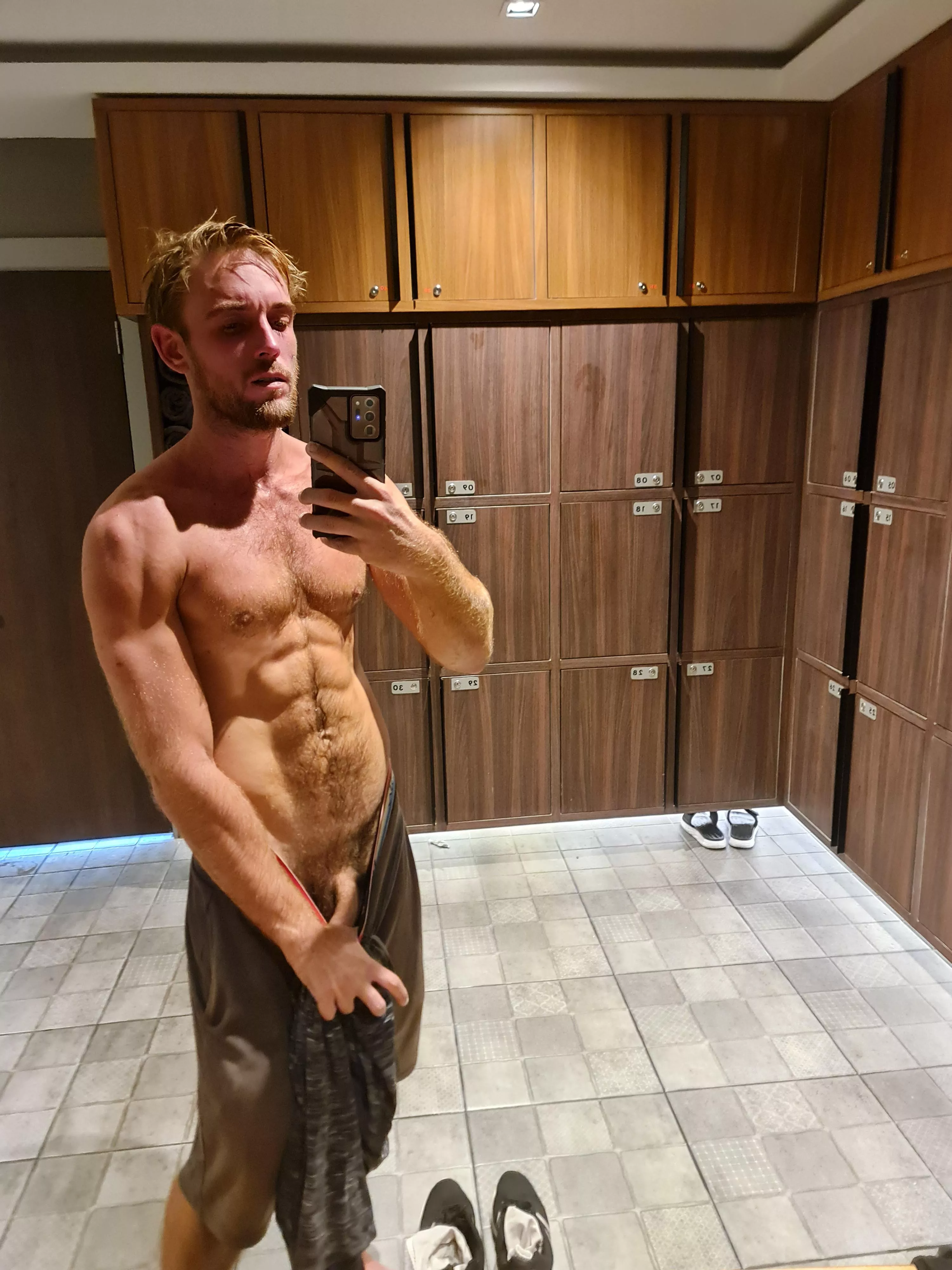 checked fast around and could send this photo to the bros (32)