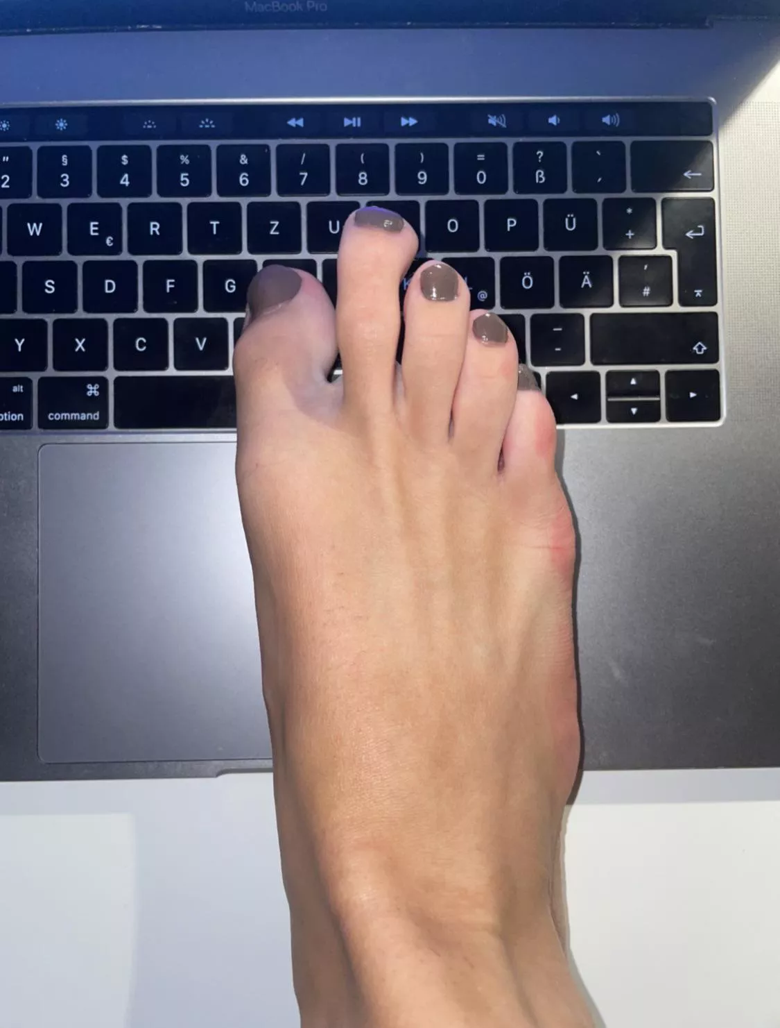 describe my feet in one sentence.