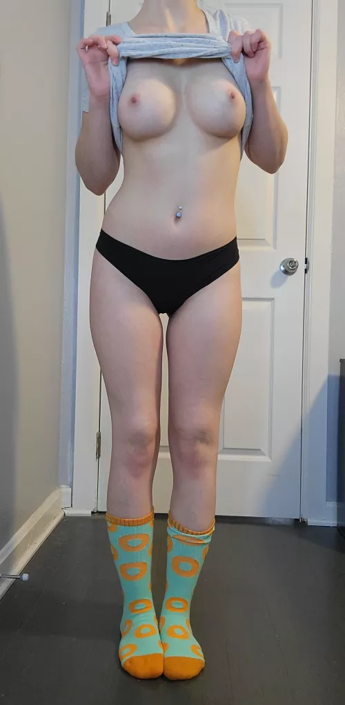 Don't you think I look so cute in my socks?😘