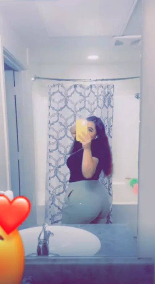 haven't been posting lately 😭 I'm back for Thirsty Thursday 😘💦😈