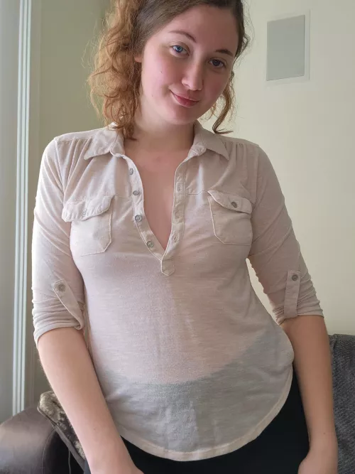 I don't know if the pockets make them more or less noticeable