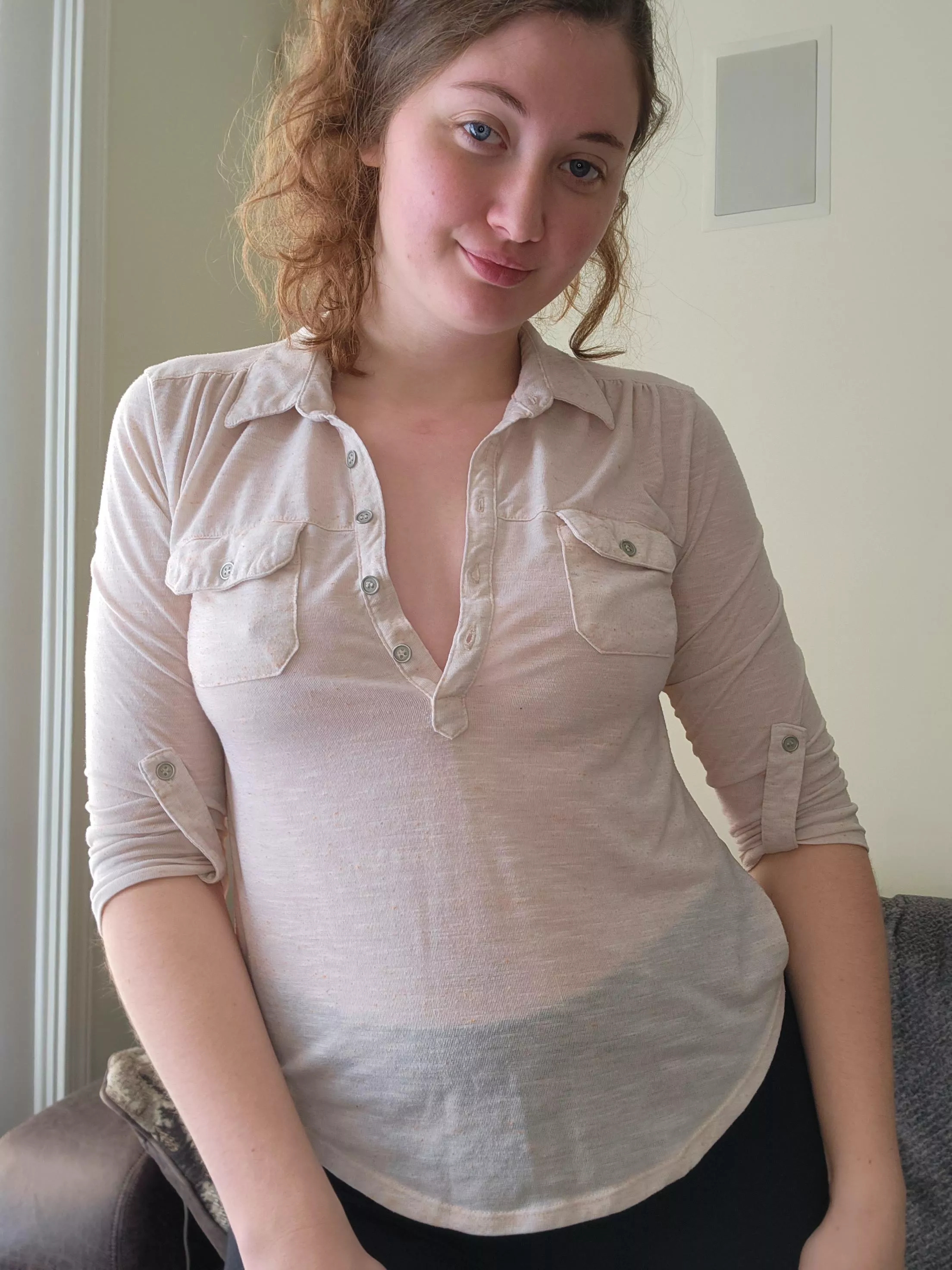 I don't know if the pockets make them more or less noticeable