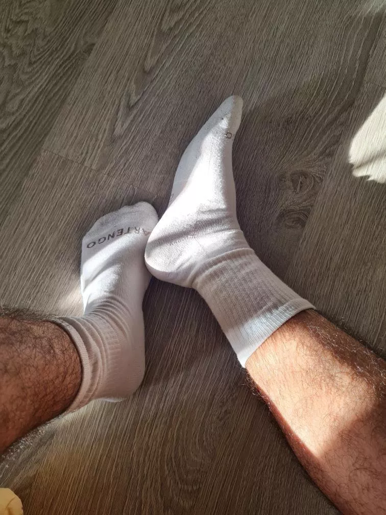 My straight friend’s feet looking for slaves