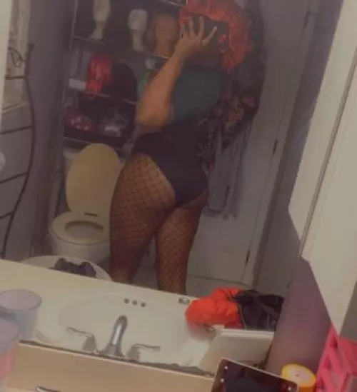 Personally I feel that I wear my sister’s clothes better🤷🏾‍♂️