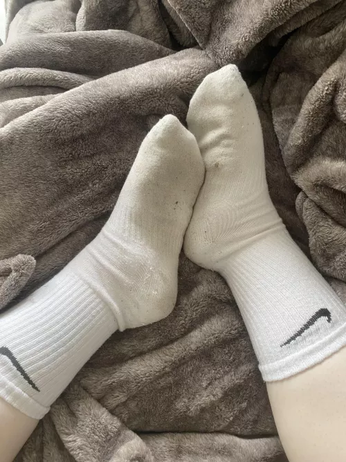 [selling] (day 6) someone buy these so i don't have to smell them anymore 🤮