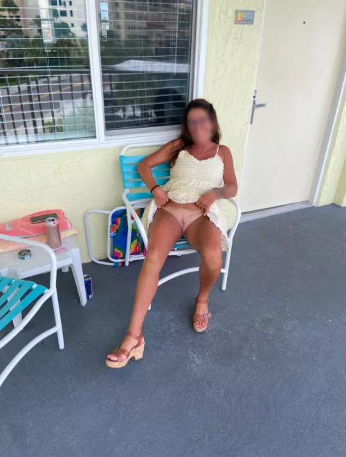 She loves flashing in public(f)