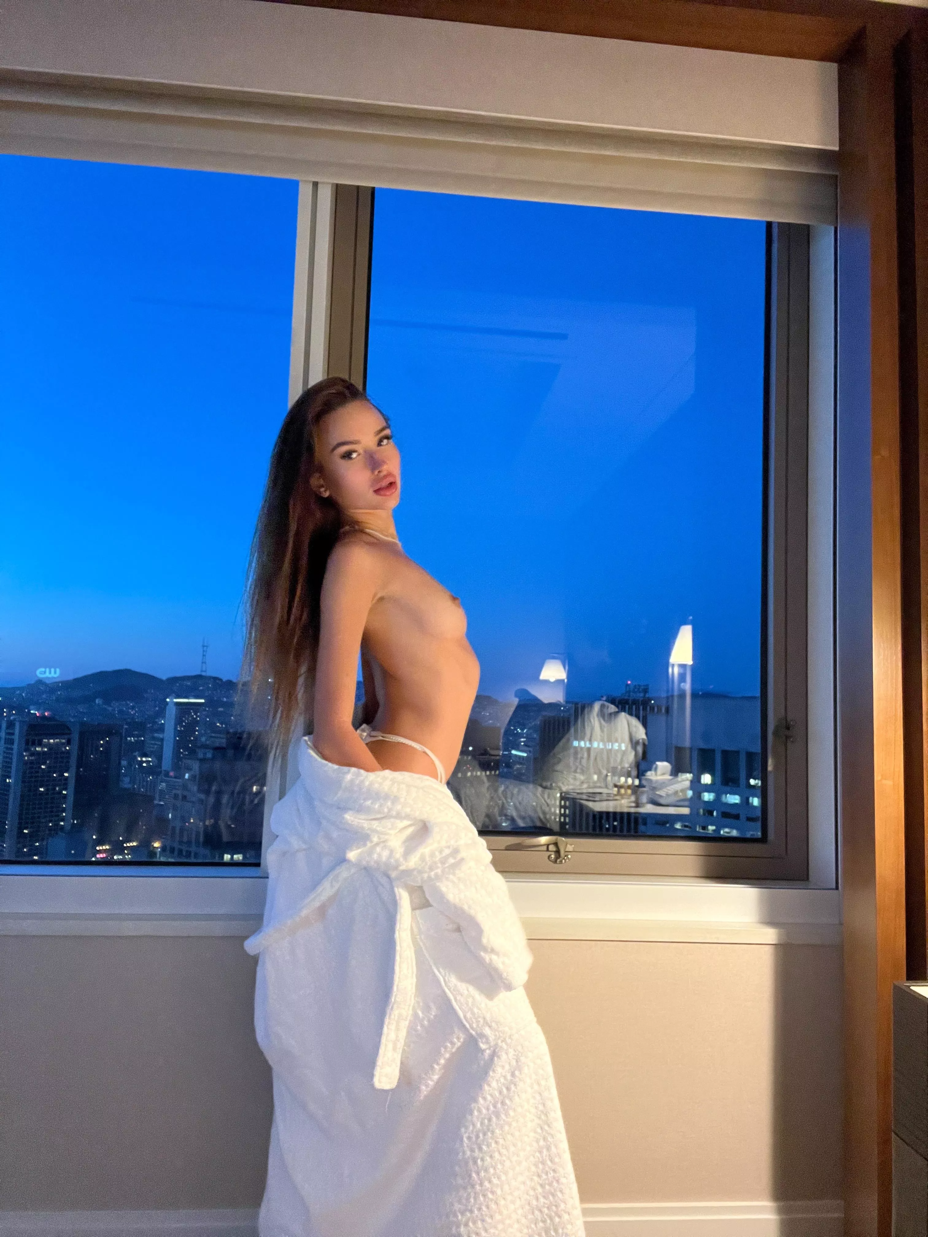 Team no bra at home 😇 Good for you… good for me