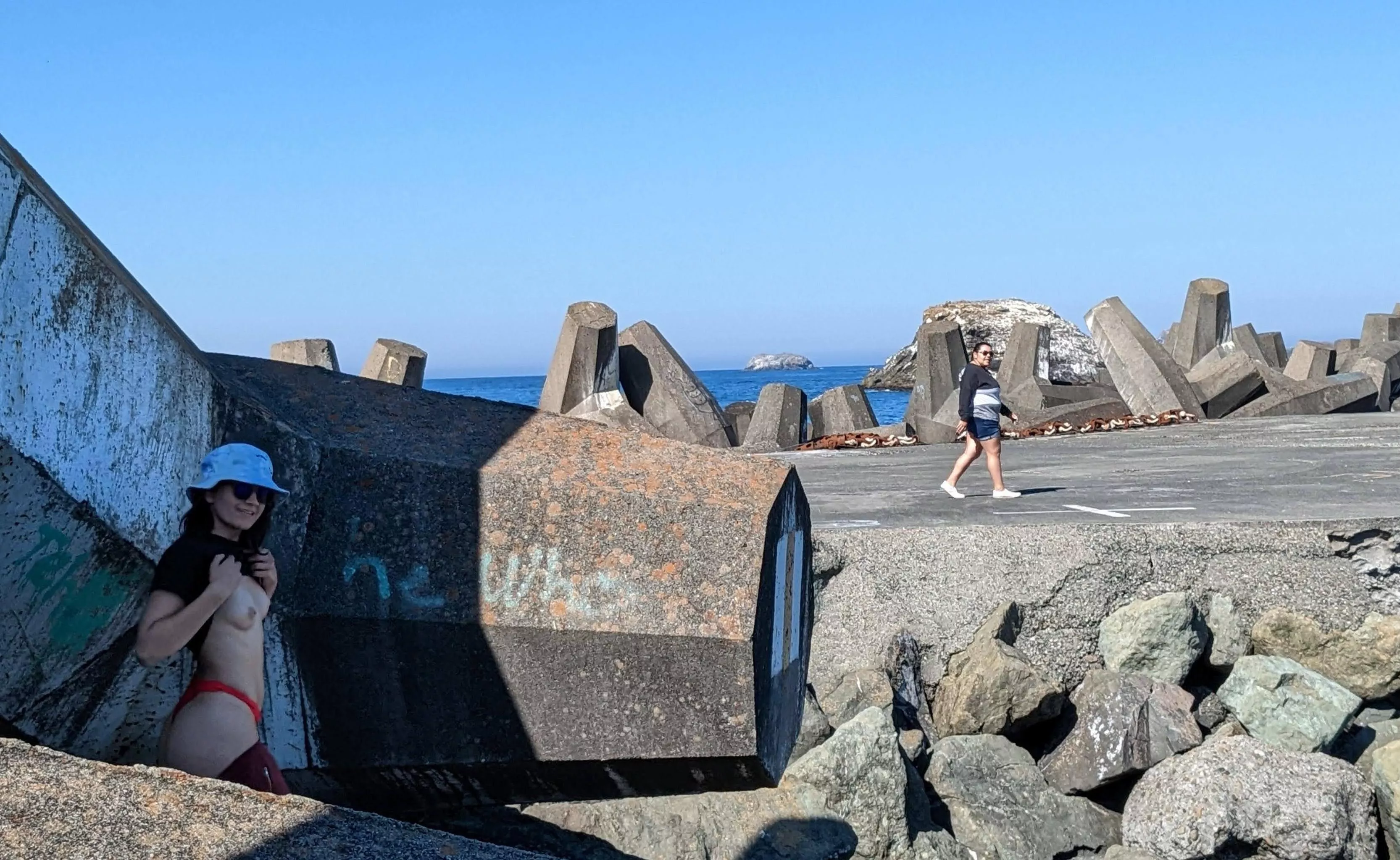 This place was super busy but I still had to flash my titties for you guys!