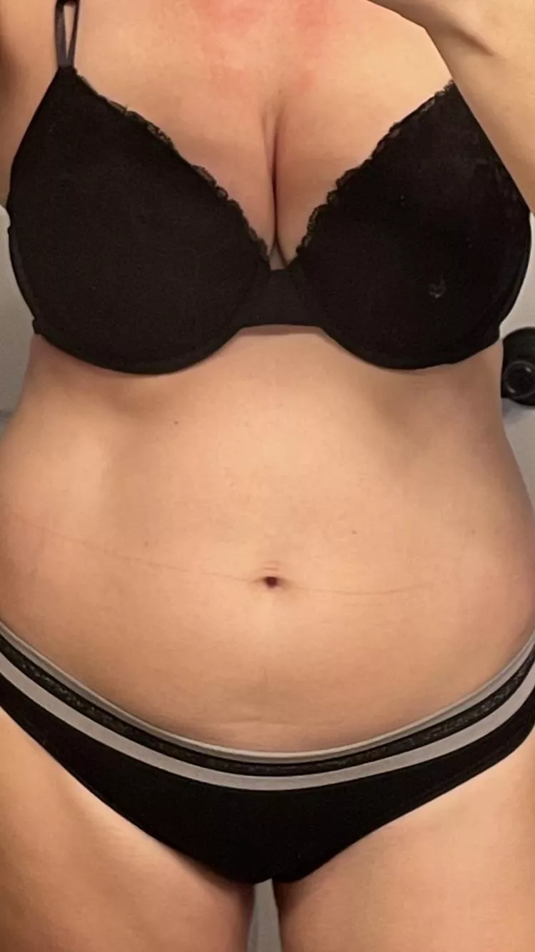 VAULT: 10/7/21: VS midnight lace w/ sexy black thong (NSFW) 🖤