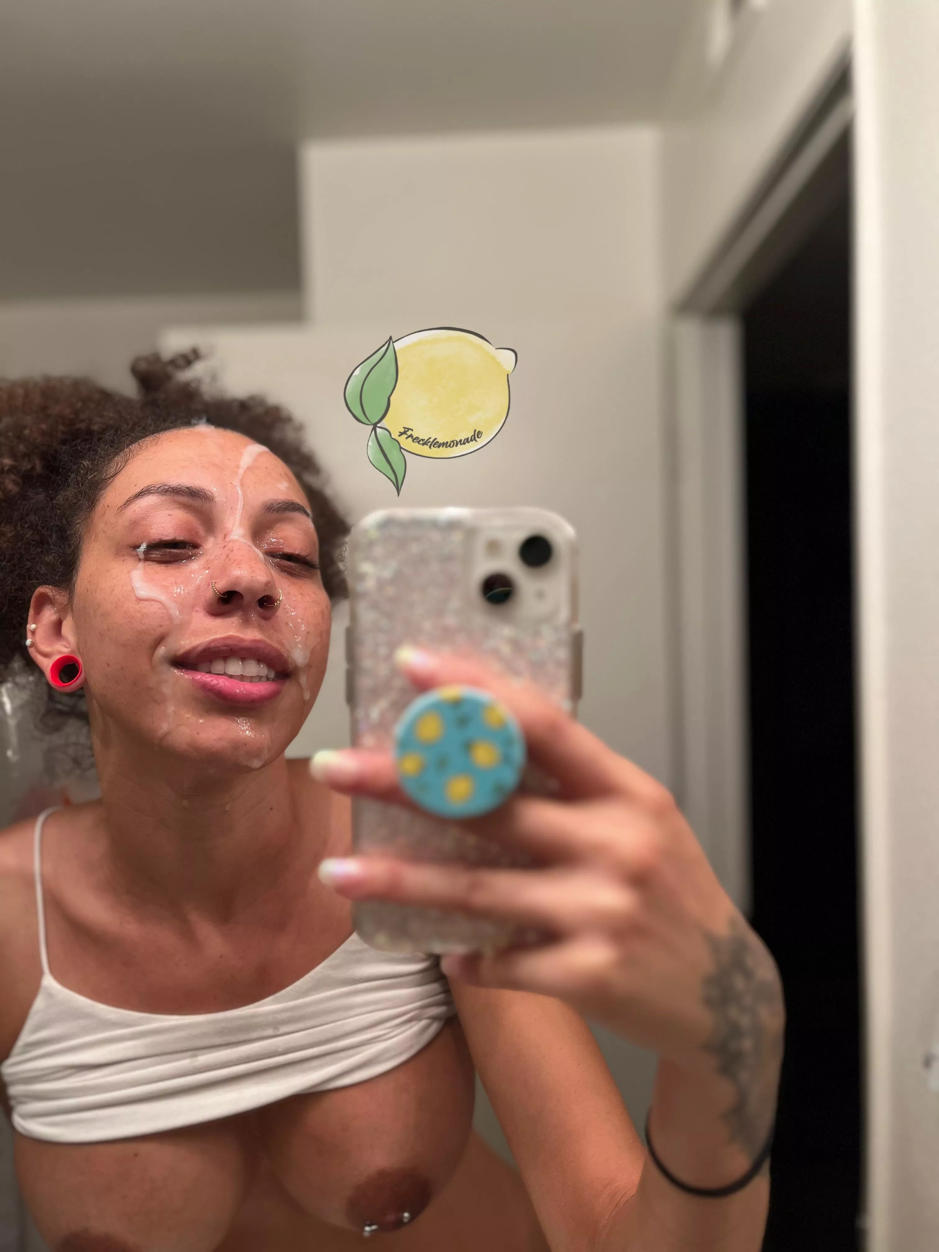 Who doesn’t love a good cum selfie?🥵