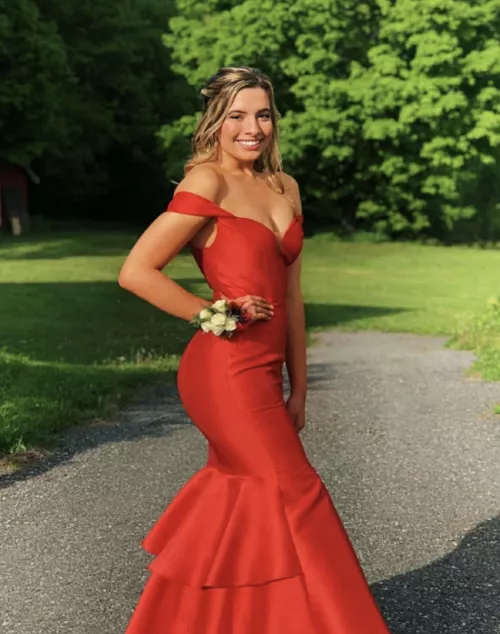 Who wants to tribute a redditor‘s slutty sister?