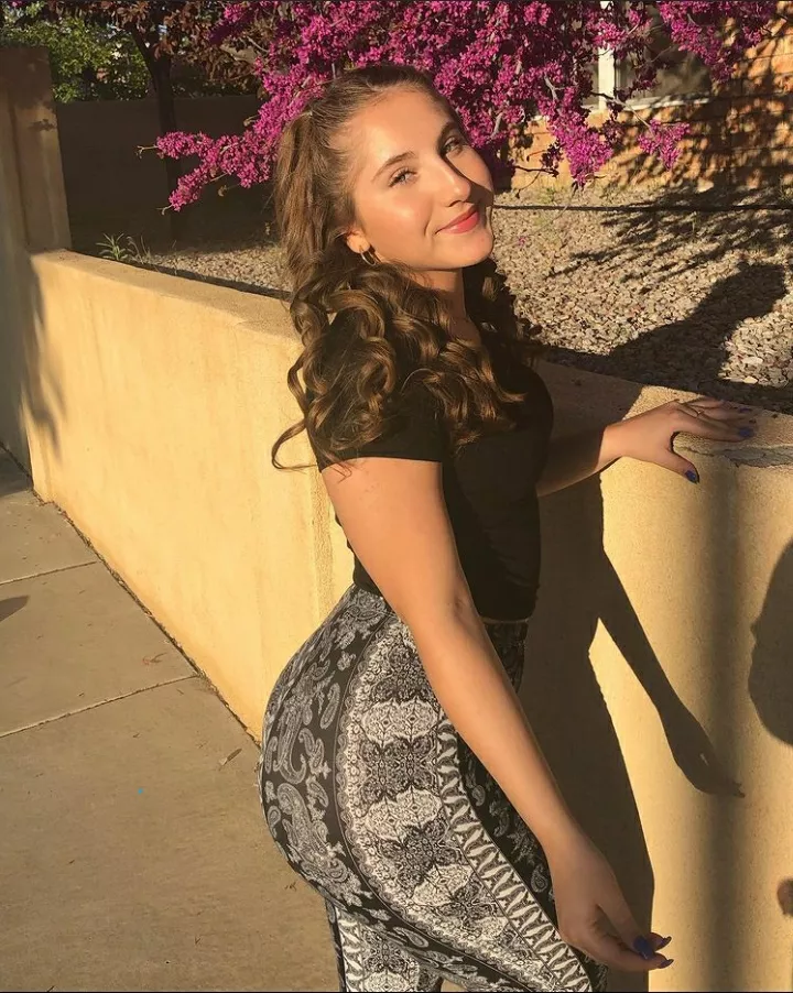 Would you eat her ass?