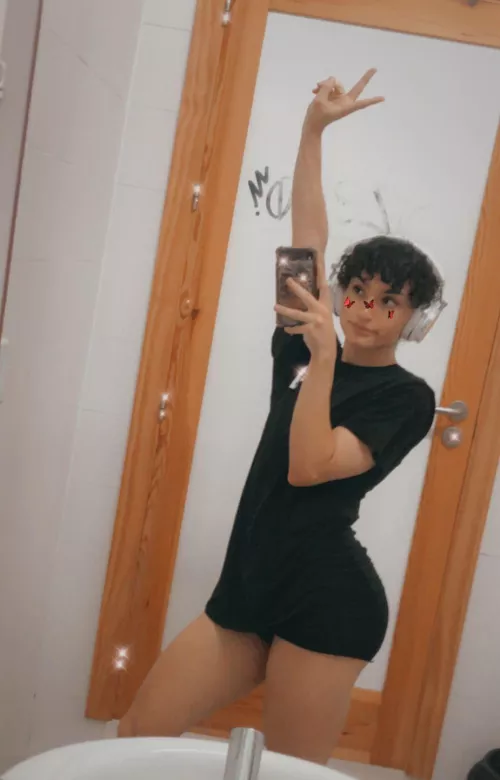 (18) a little scared to show face but i hope you like it 🥰