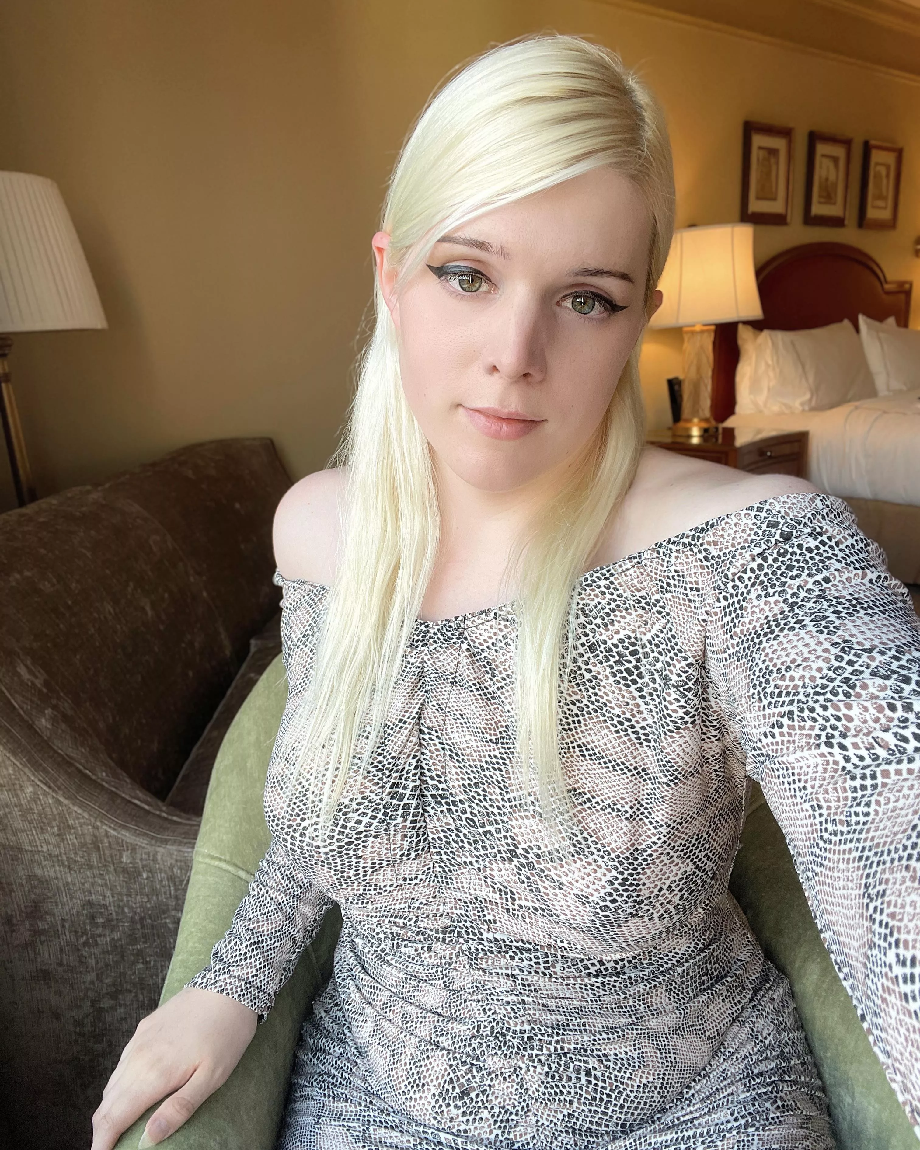 Chubby femboy time 😋