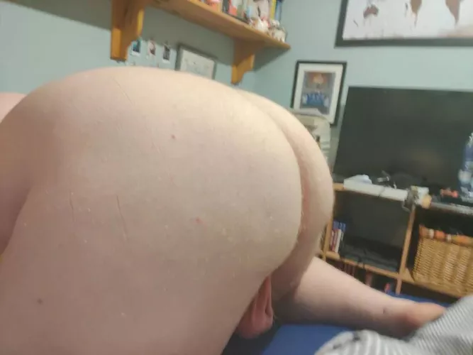 Dying for somebody to fuck me til I forget my own name 😈