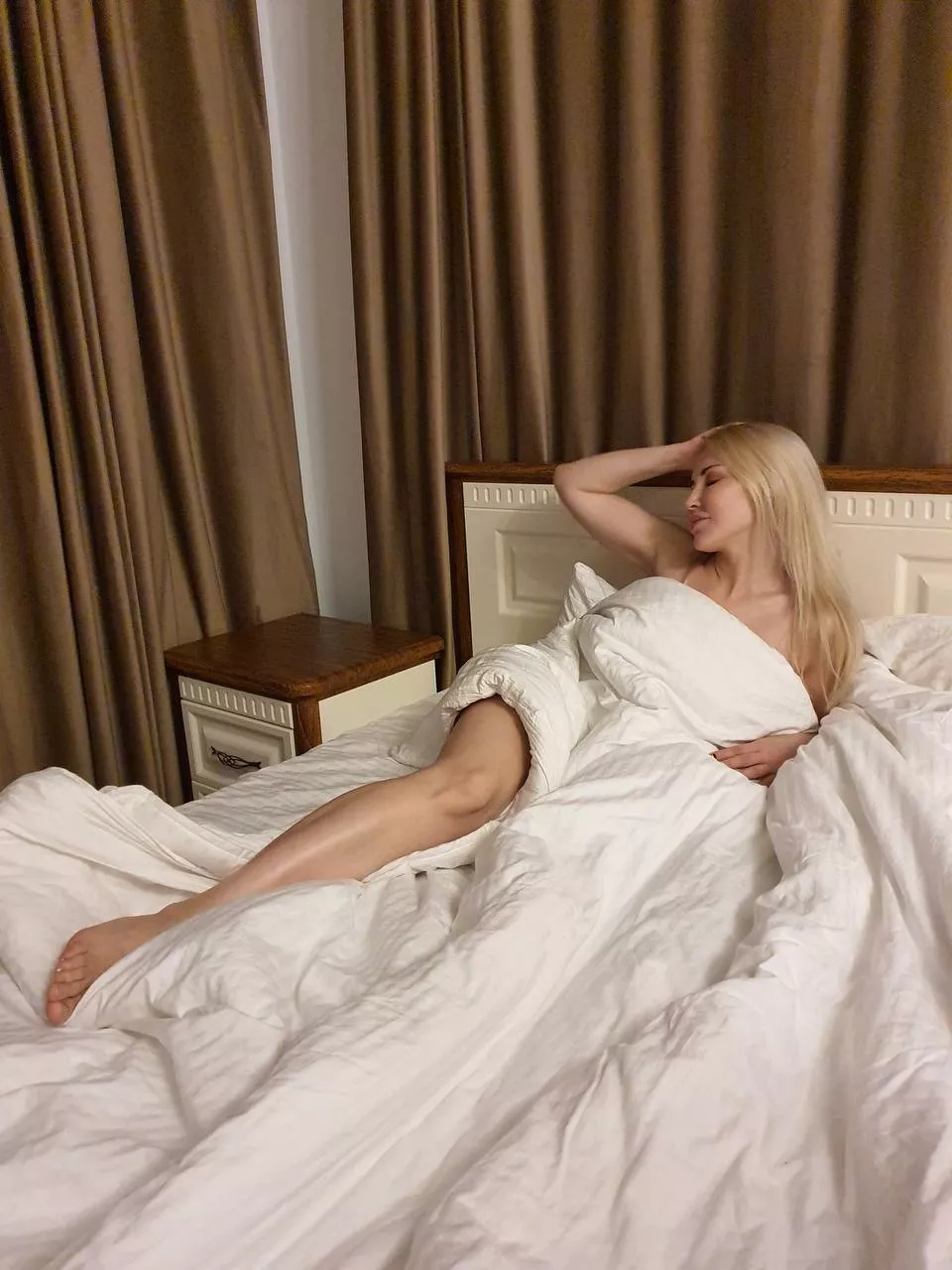 Fuck me hard on the bed?😈