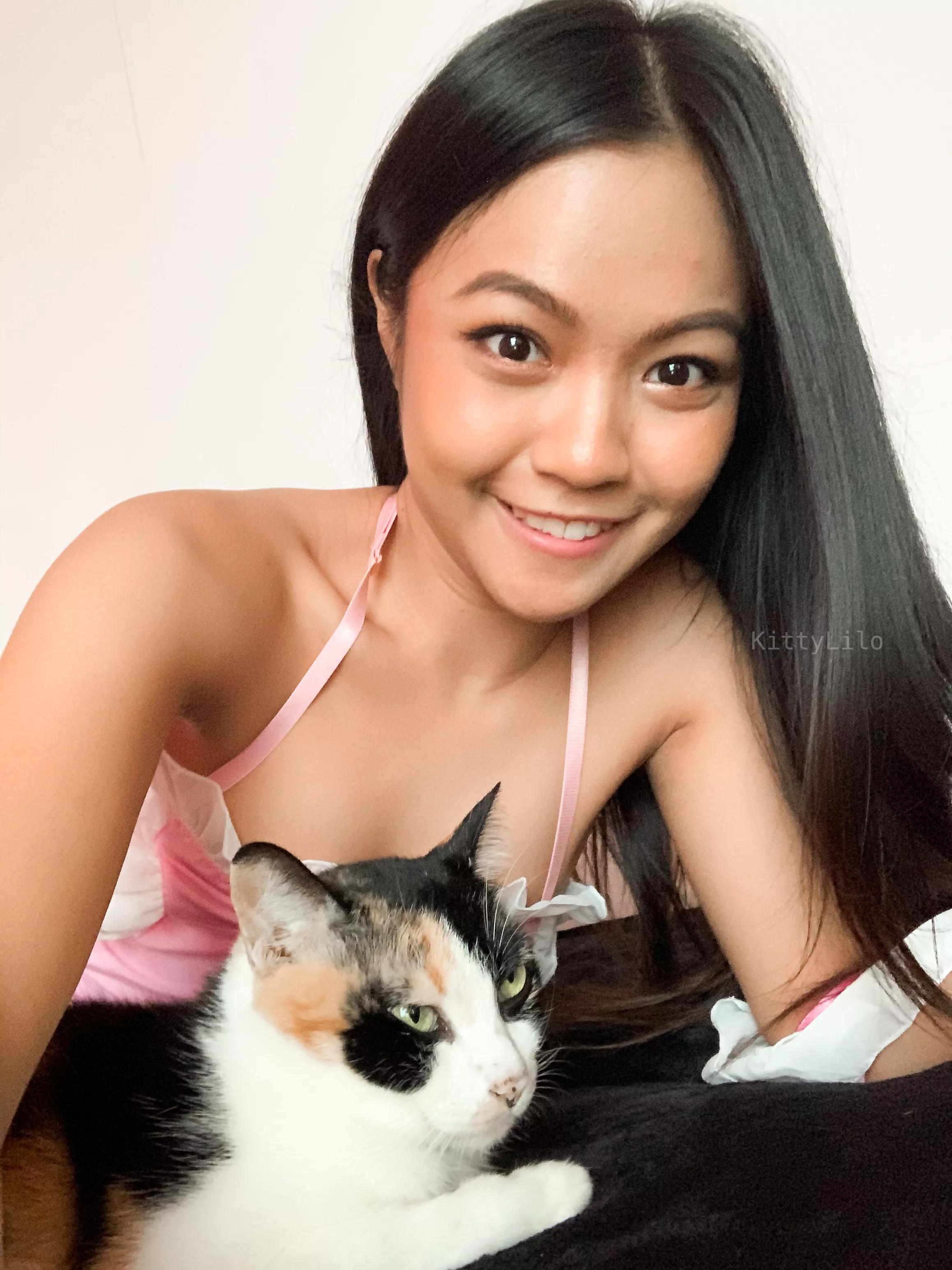 I could show you my other cat.. 😼😝 [F]