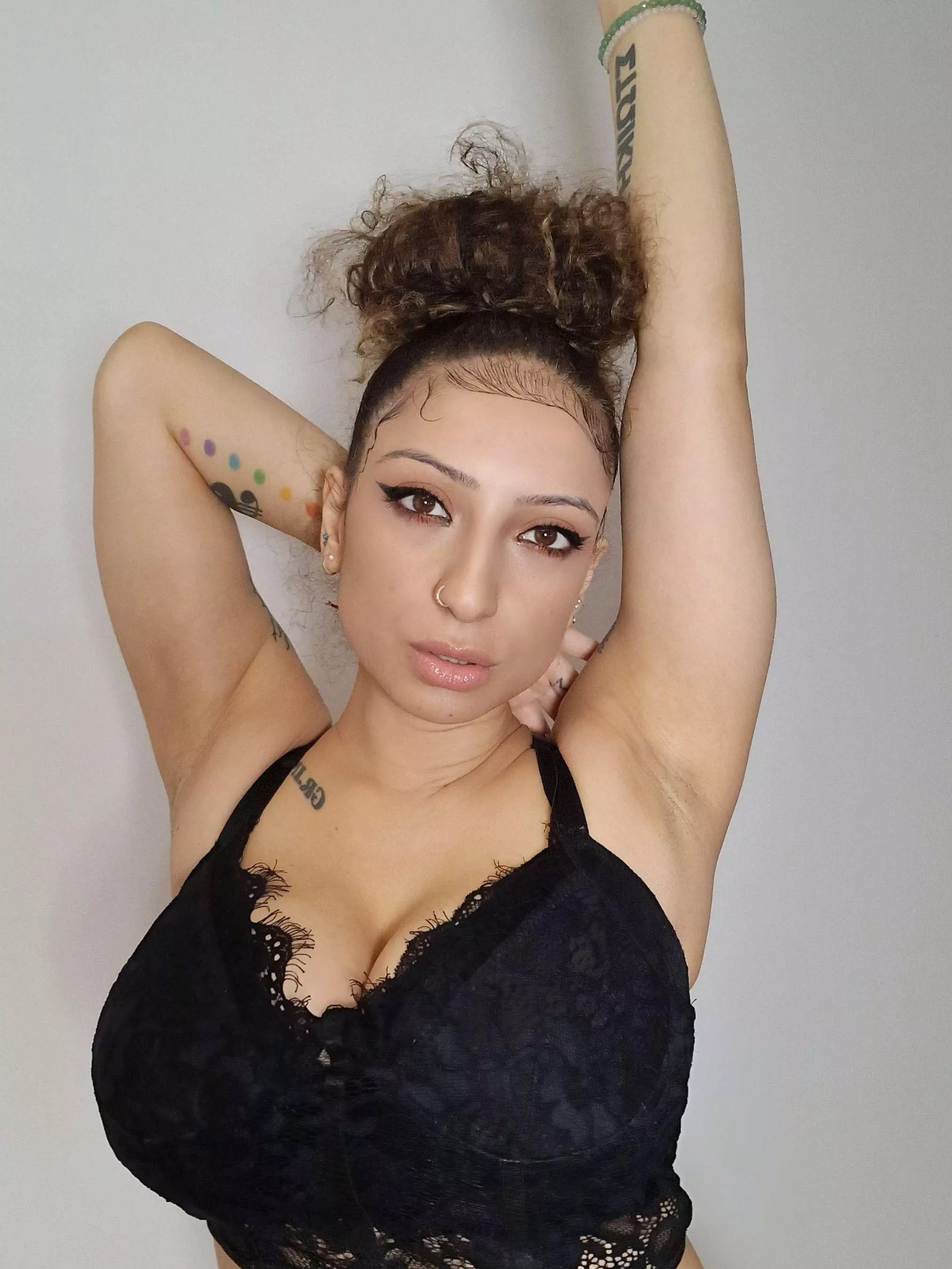 I hope u like my arms😈use tongue tho its tickly