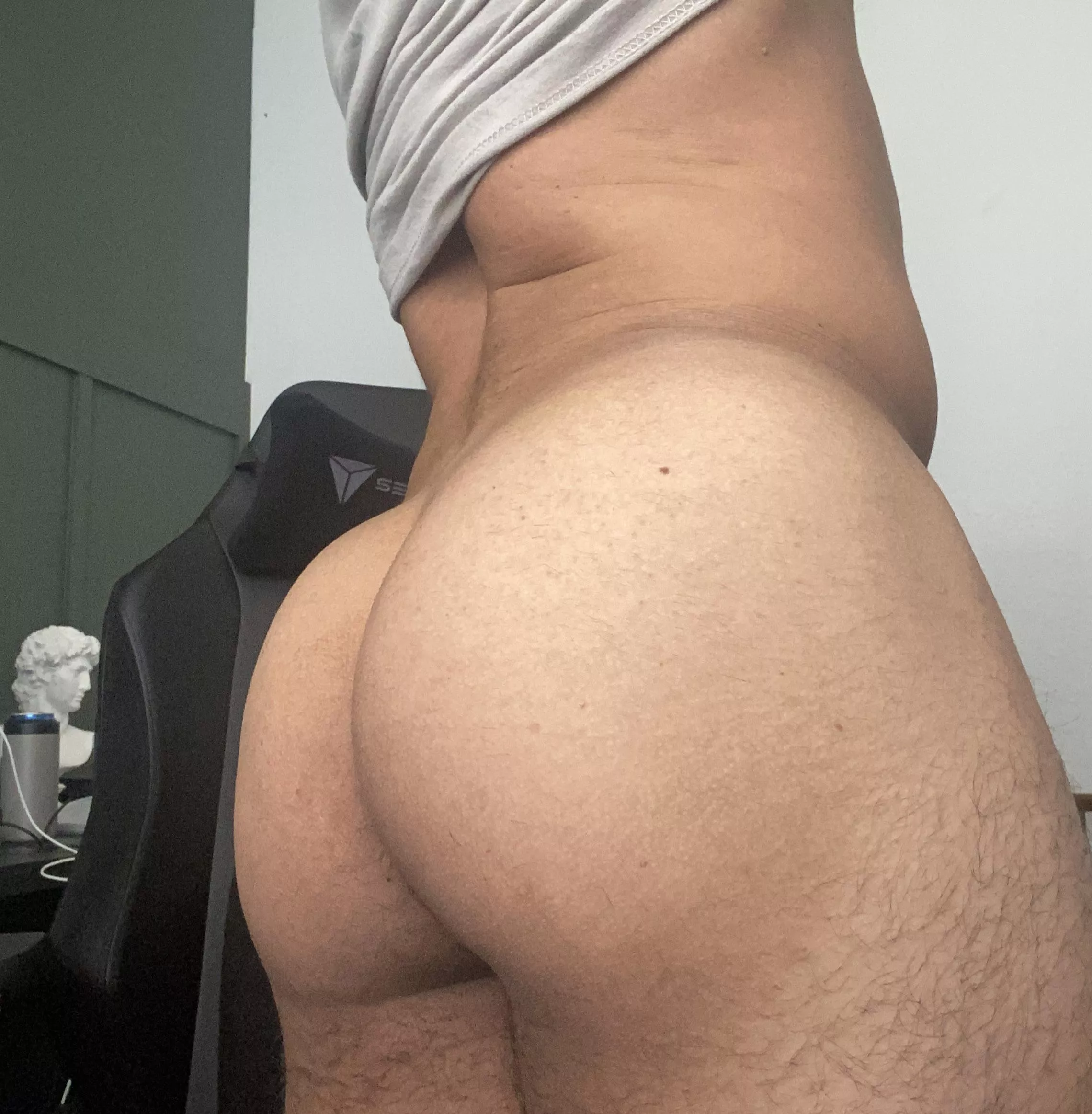 I’m straight but I hope my ass makes your dick hard
