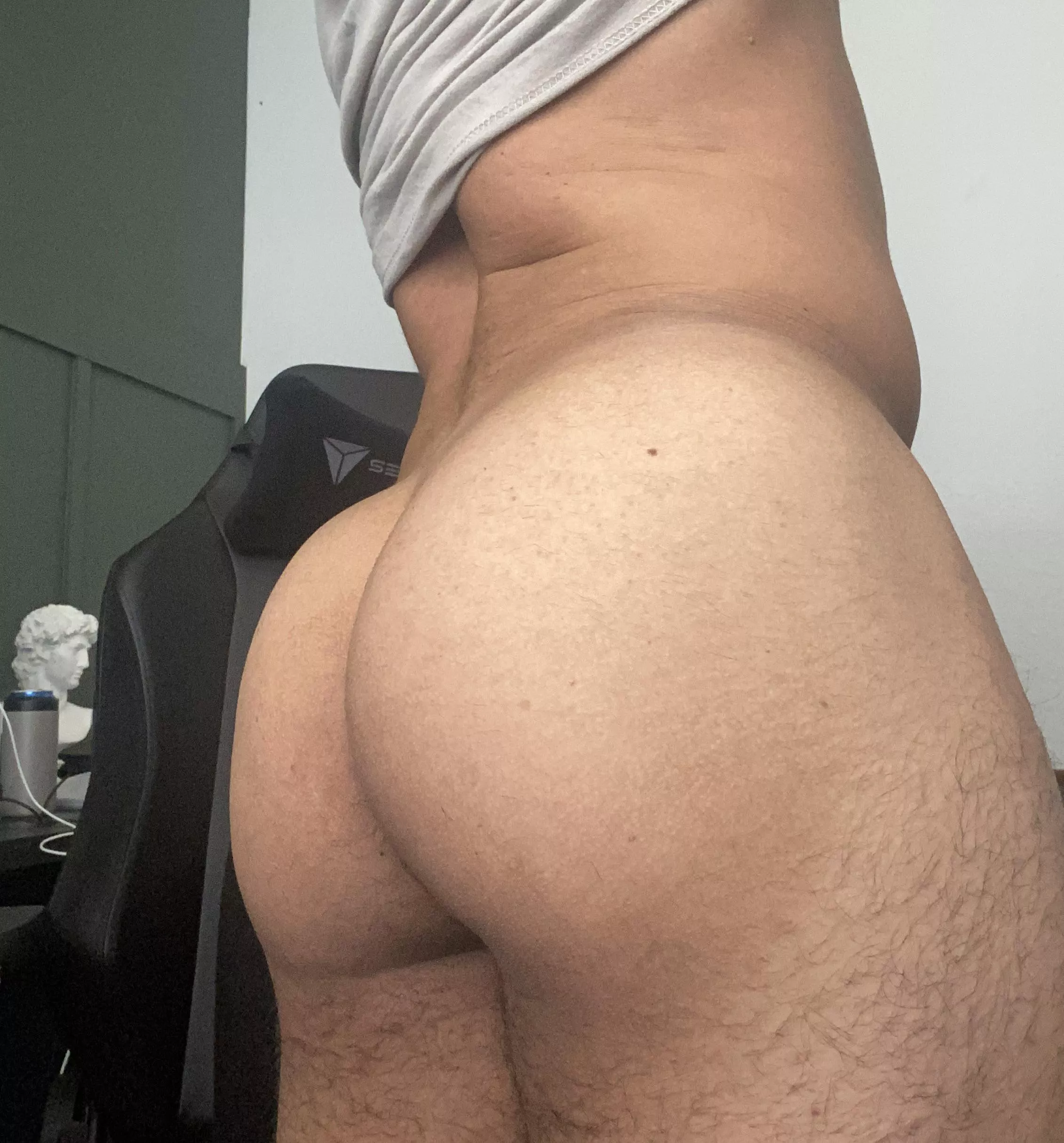 I’m straight but I hope my ass makes your dick hard