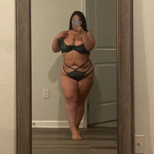 pinky promise you’ll fuck me until I cum all over you? 💦