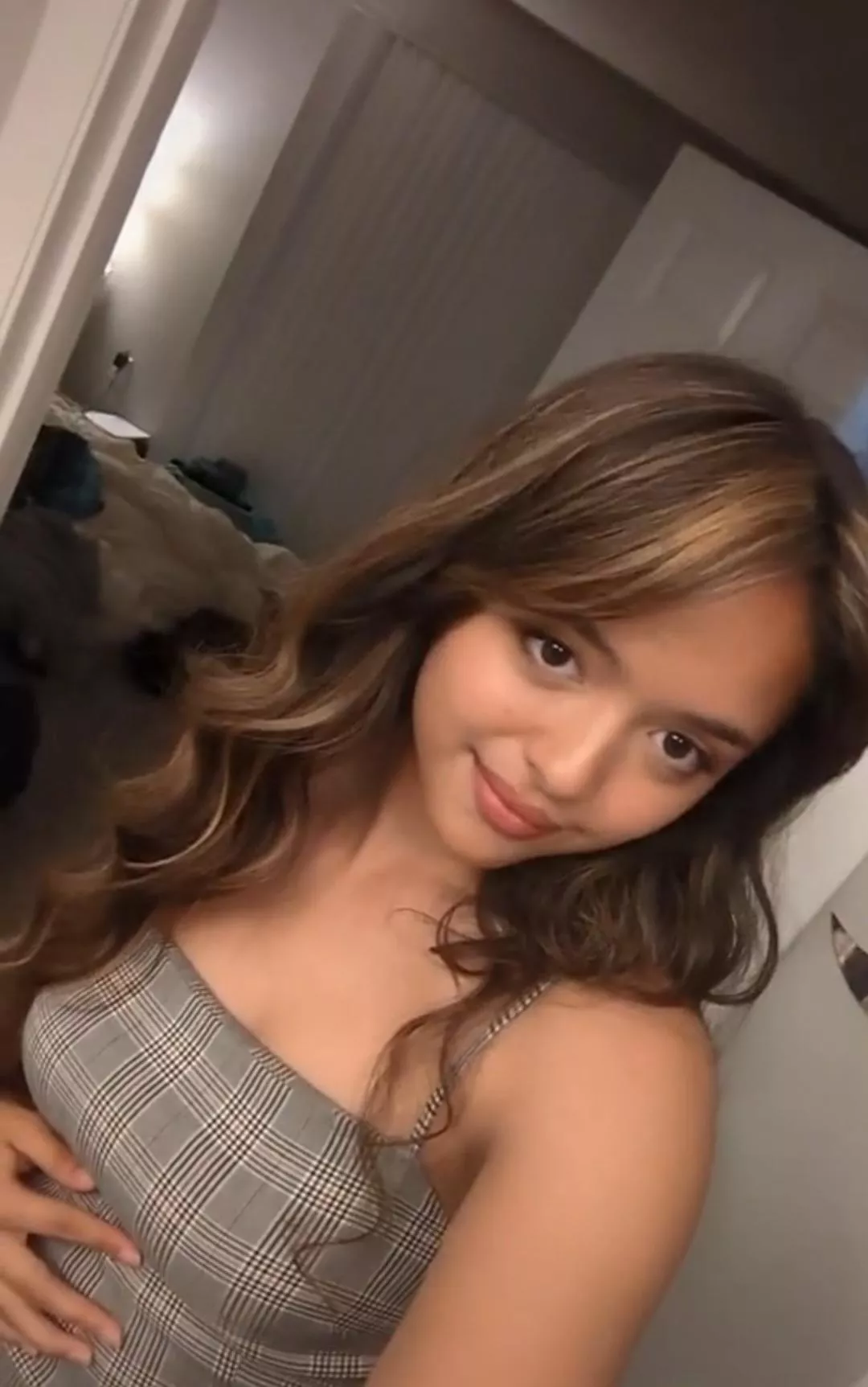 please cover her pretty face 😩