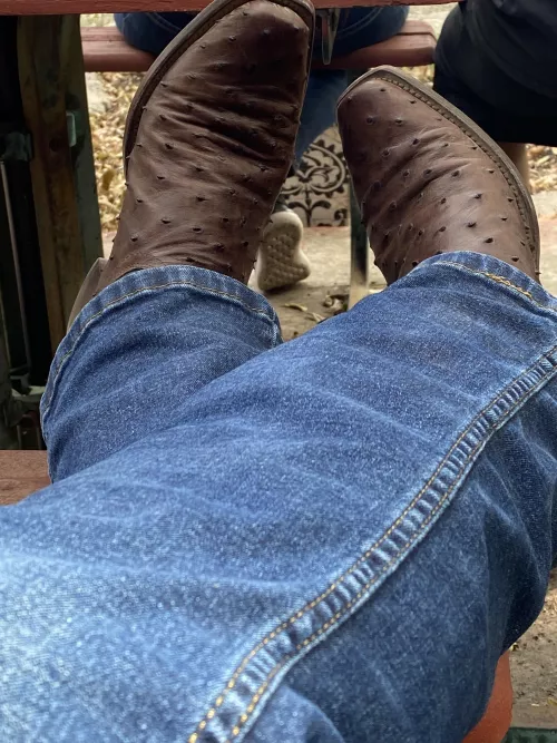 Relaxing in my Ostrich boots. Have an awesome Saturday y’all.