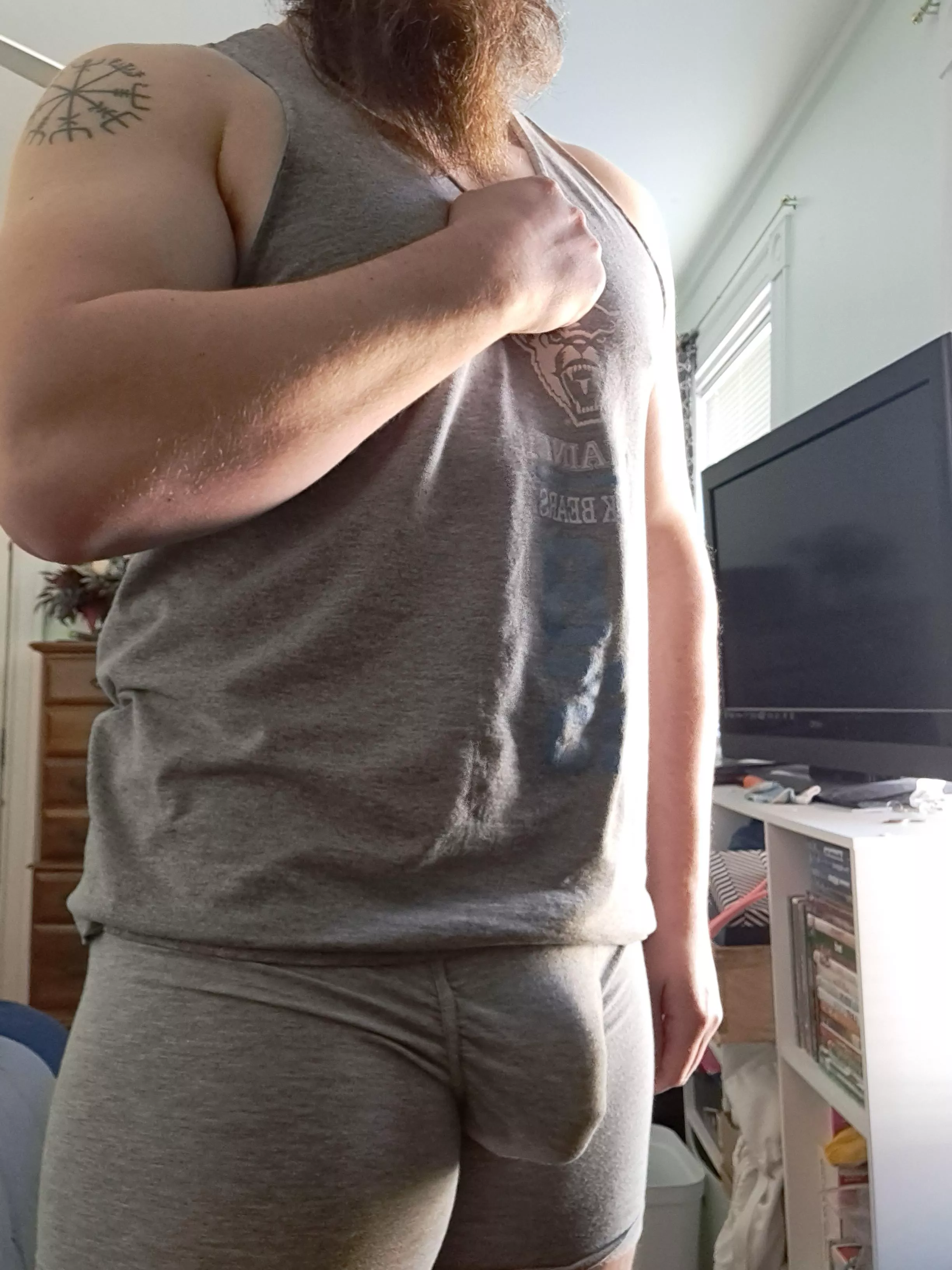 Saying good morning to the neighbor, she waved first.