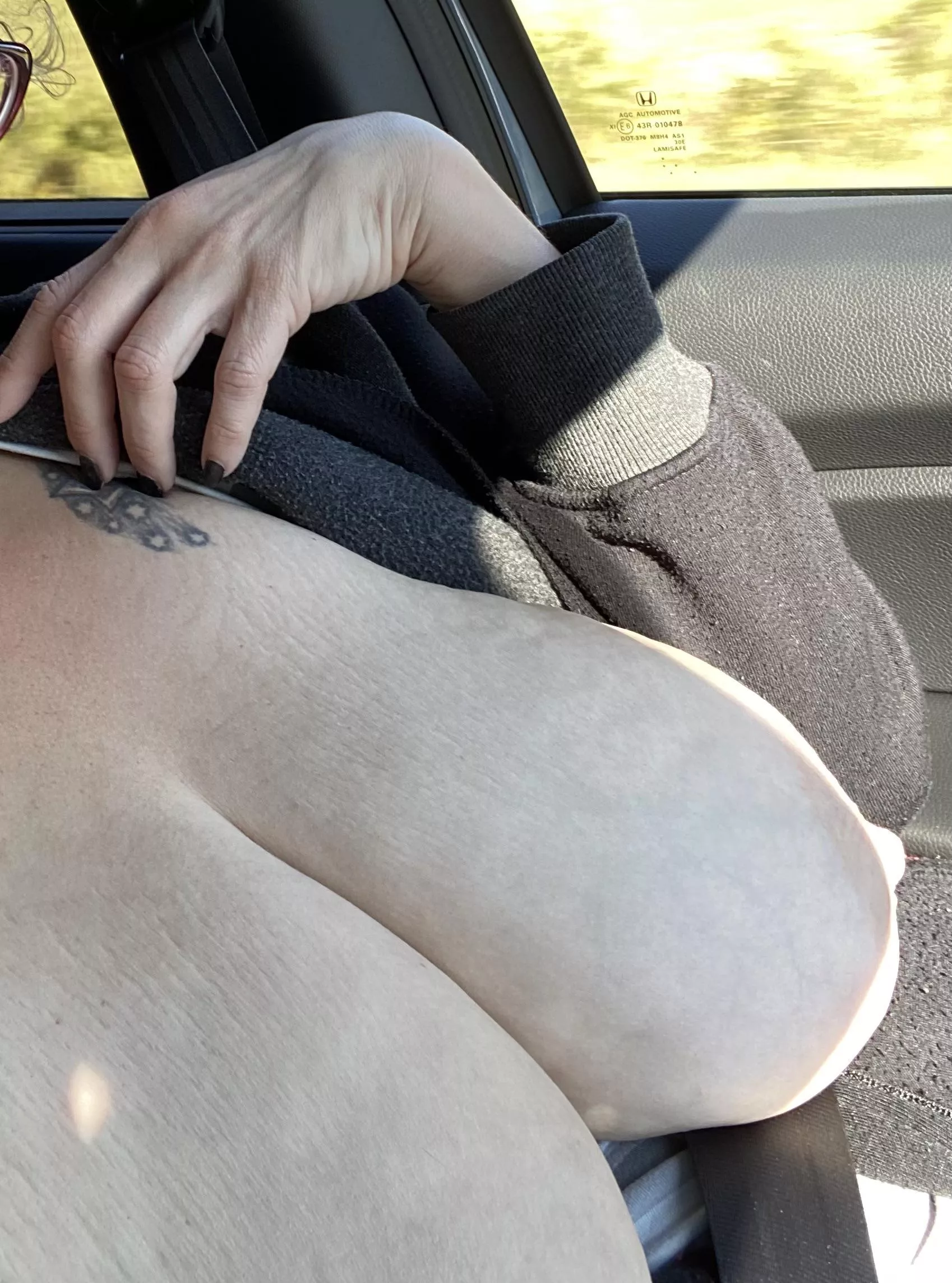 Showing off my titties in Ocean City! If you’re lucky enough to be on a balcony, I just might flash you!