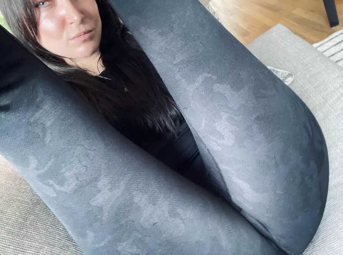 Smooth and tight 🖤