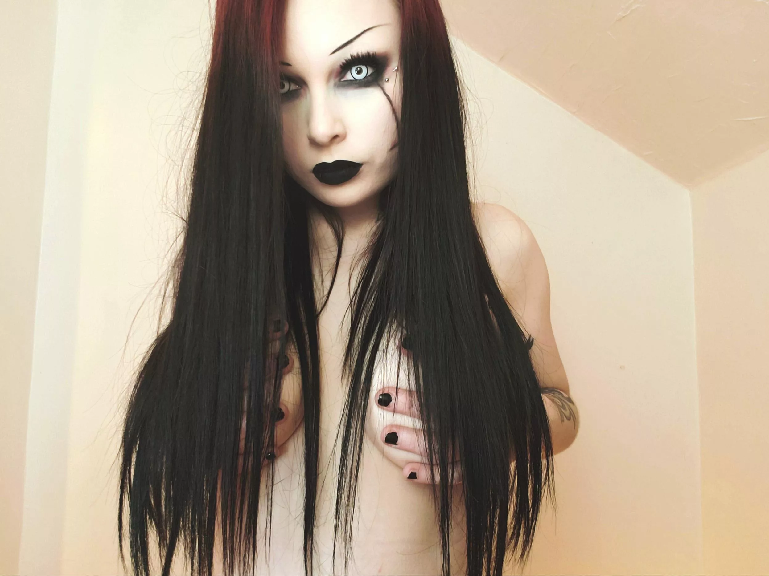 Spooky throwback ~ black metal princess 🤘🏻🔥