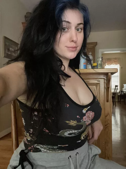 The leaves are starting to change colors, might go to a garden today to enjoy them. Its a little chilly, I may need a jacket xD