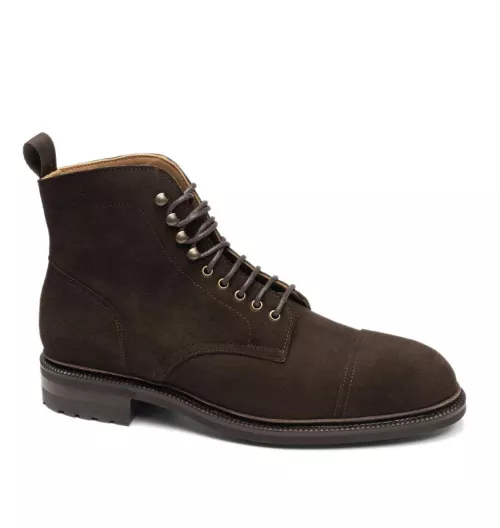 What brand might have that kind of boot? ( shape, colour, material)