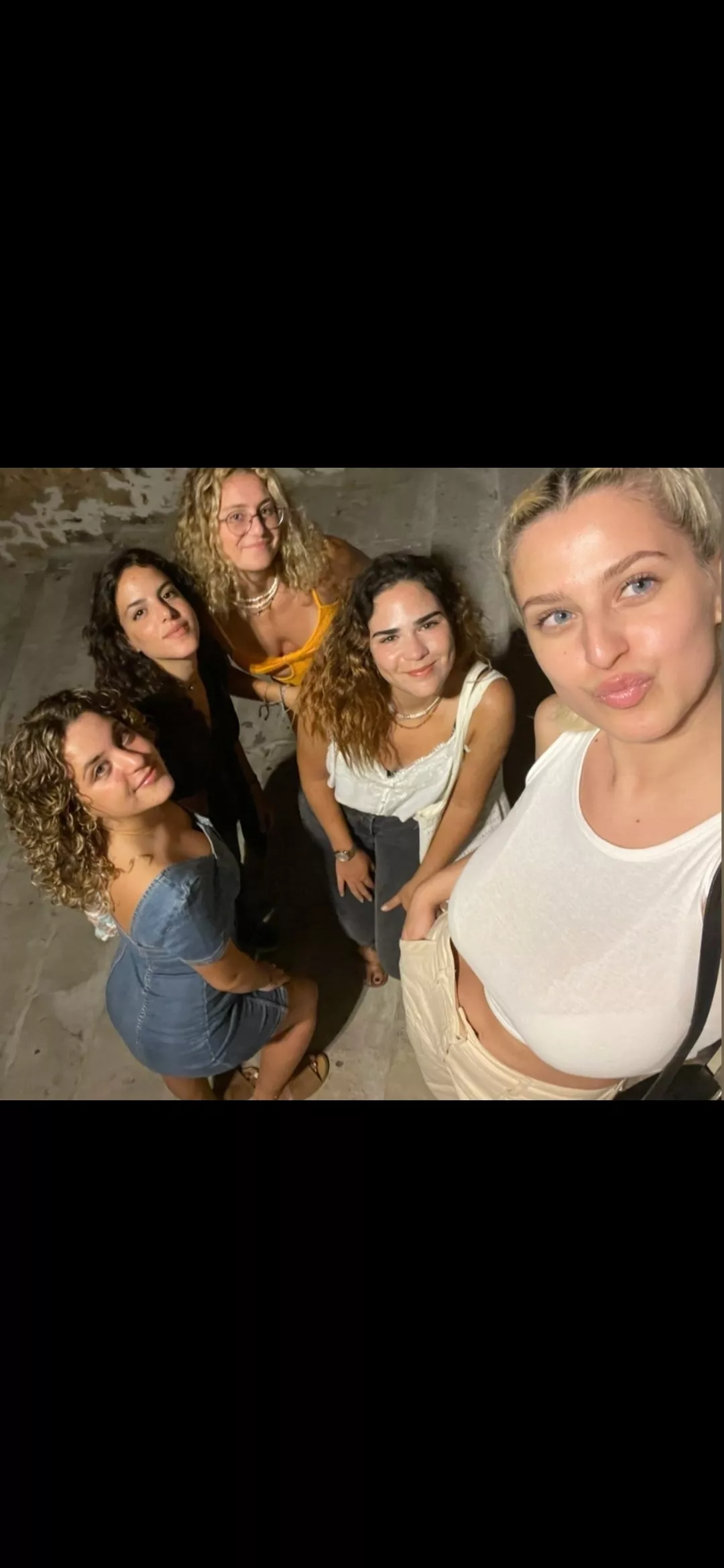 Who can cock or jerk tribute my irl slutty college friends 💦