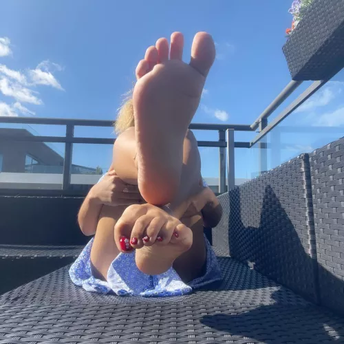 you can upvote this only if you have a small dick [domme]