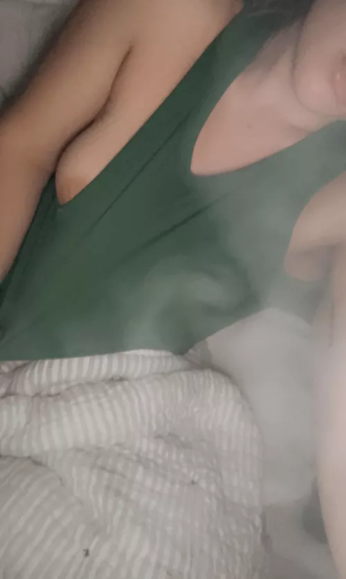 A little smoking before bed 😜