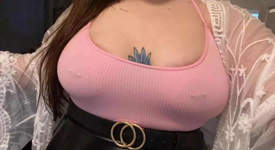 Always braless hoping to catch someone noticing 😋