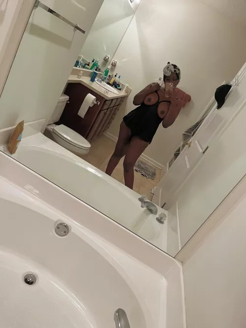 [f29] my husband fell asleep 😩😭 will you fuck me instead?