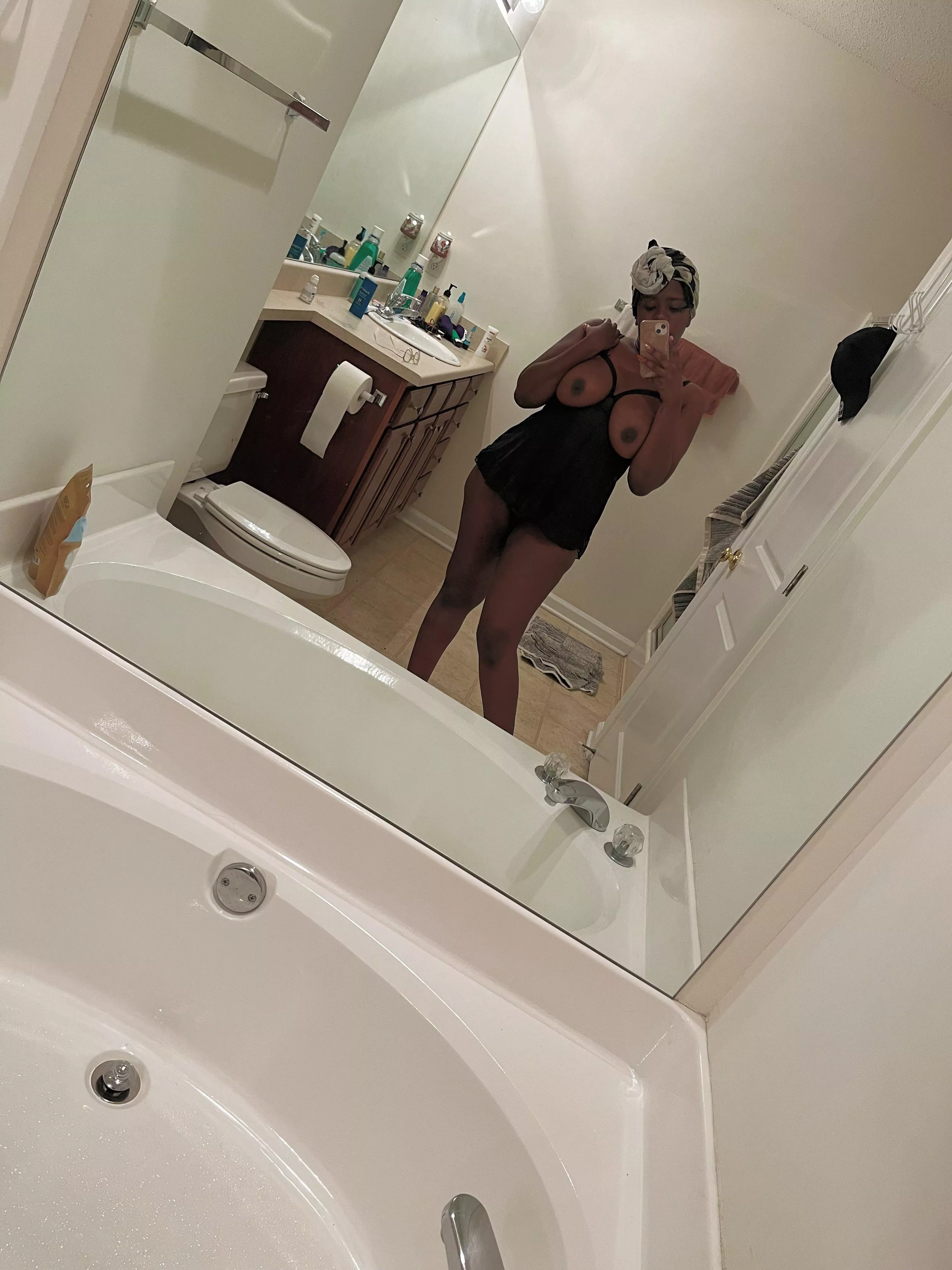 [f29] my husband fell asleep 😩😭 will you fuck me instead?