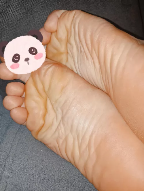 Hope you dont mind the wrinkles🙈👣
