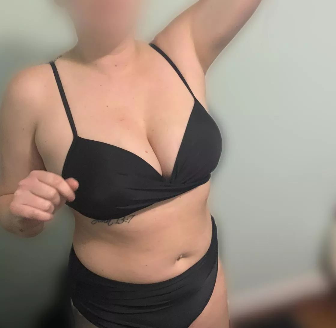 How would you play with her, I’ll be watching btw, and no limits anything goes 😈