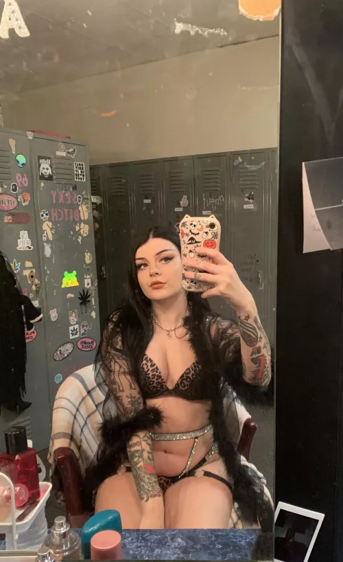 I was dancing to nu metal all night last night 🖤😛