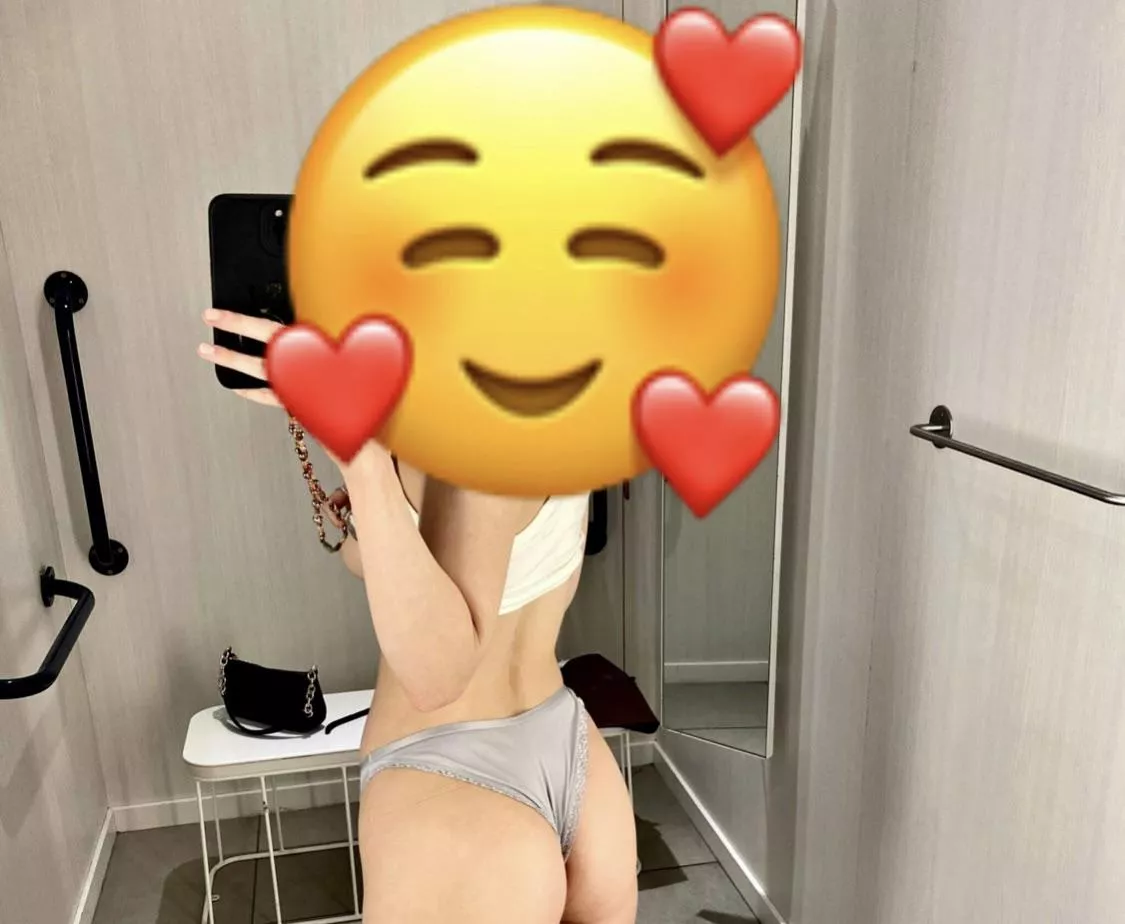 I’m 19😇 my onlyfans subscription is free! Come say hi ❤️ link in the comments❤️