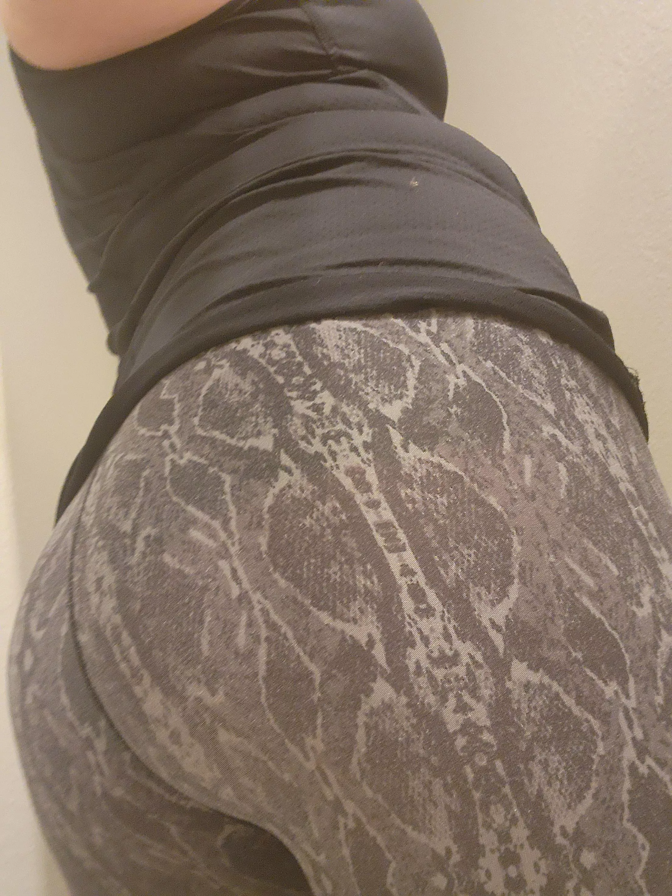 it finally got cool enough to break out the leggings... I love fall 😍