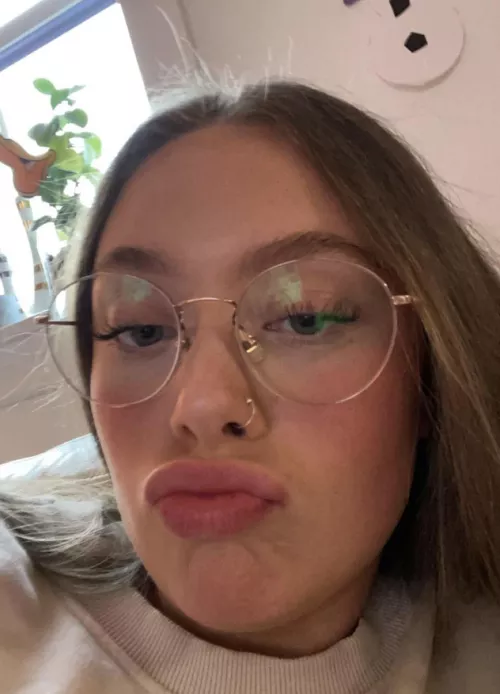 Looking for tribs. Got nudes too