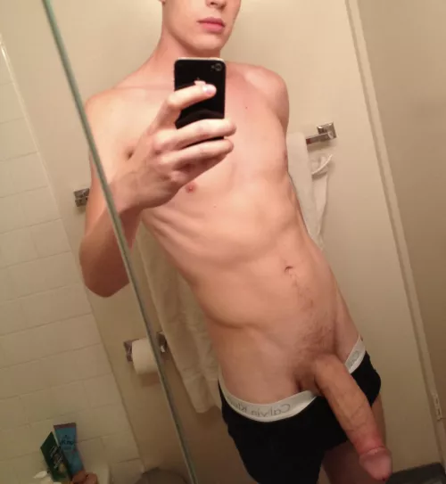 (M) Starting to really seeing those abs I’ve been working. And something else 😏🍆