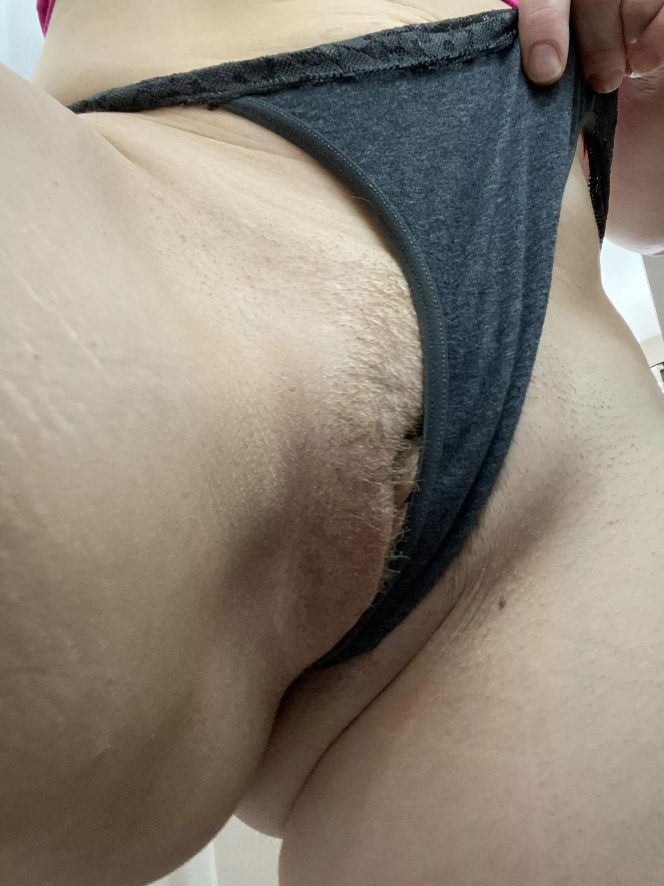 Thanksgiving to do list. ✅make pies ✅stuff turkey ✅make cranberry sauce ☑️ stuff pussy