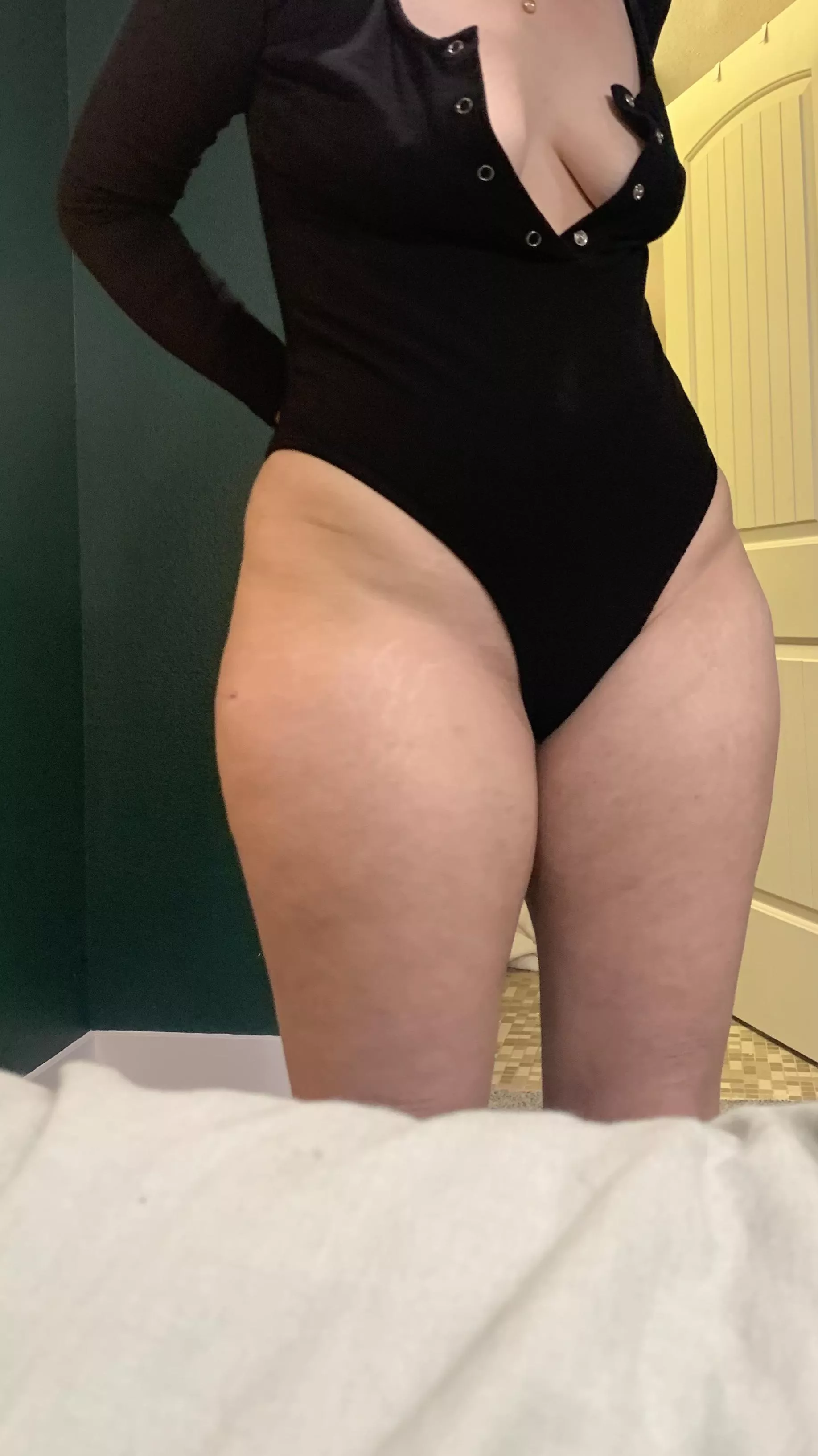 Trade and stroke. 30’s mom bod. Small cocks and mom bods++ tele-sanitize2021