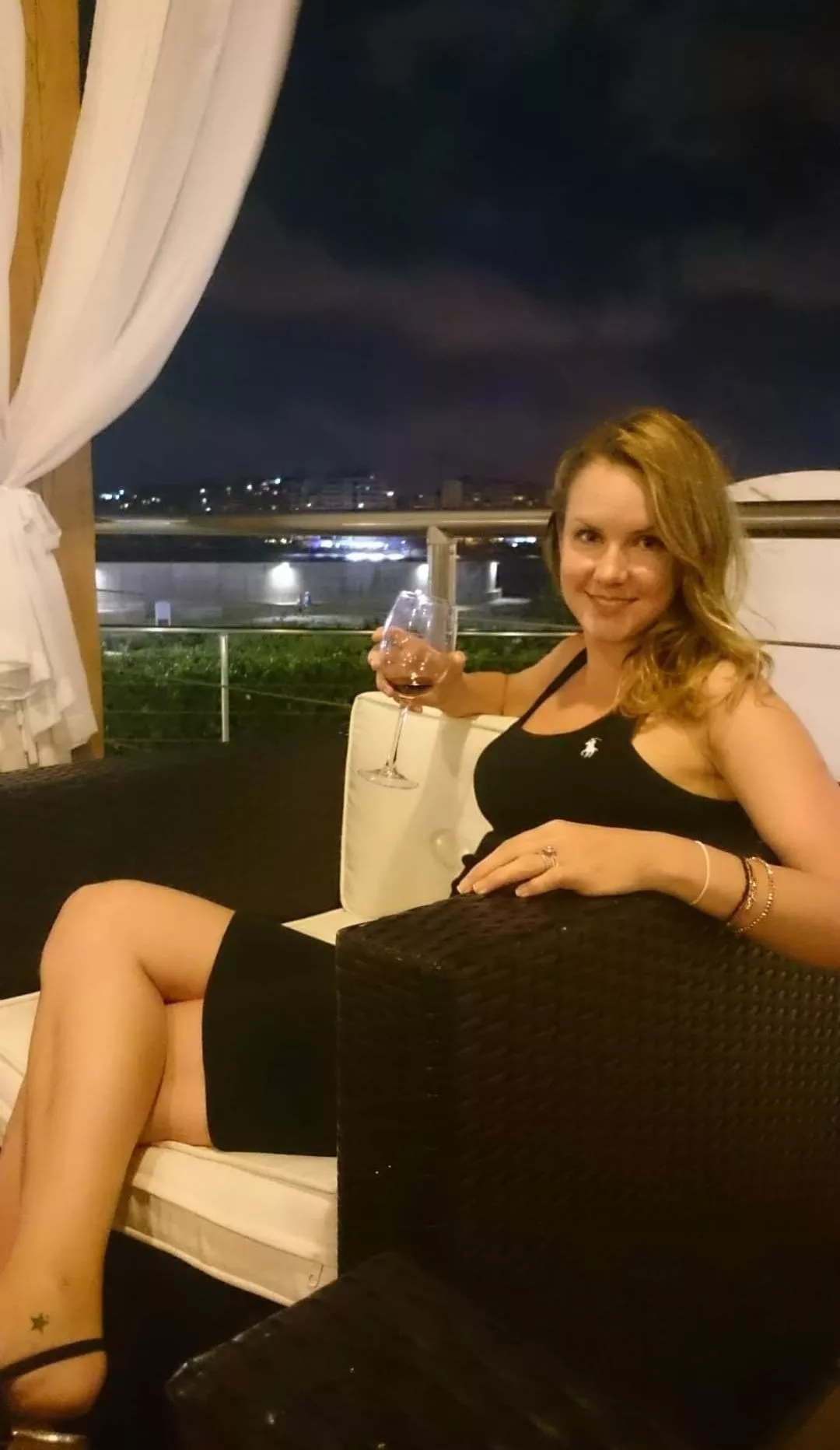 Would love a long term bud to share my cute MILF with ;) DC area here!