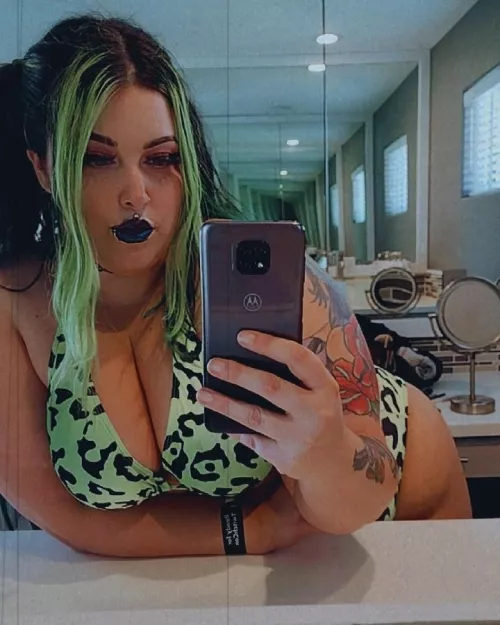 Would you like to take me from behind on that counter?